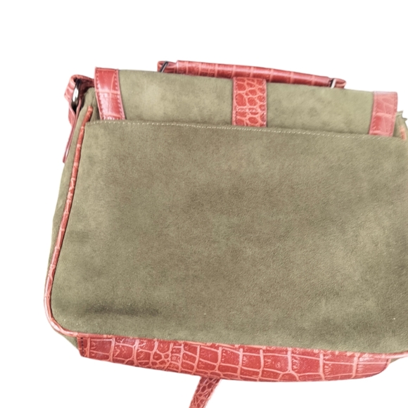 Like new green suede and leather purse - Picture 2 of 6